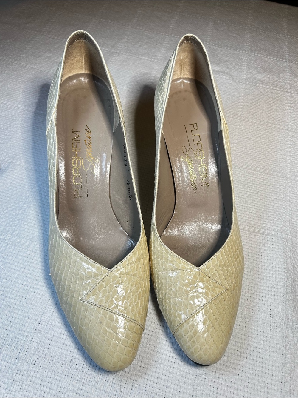 Florsheim Signature Cream Textured Pointed Toe Pumps